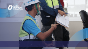 Tim Jasa SLF Profesional melakukan pencatatan hasil inspeksi bangunan dan verifikasi dokumen teknis