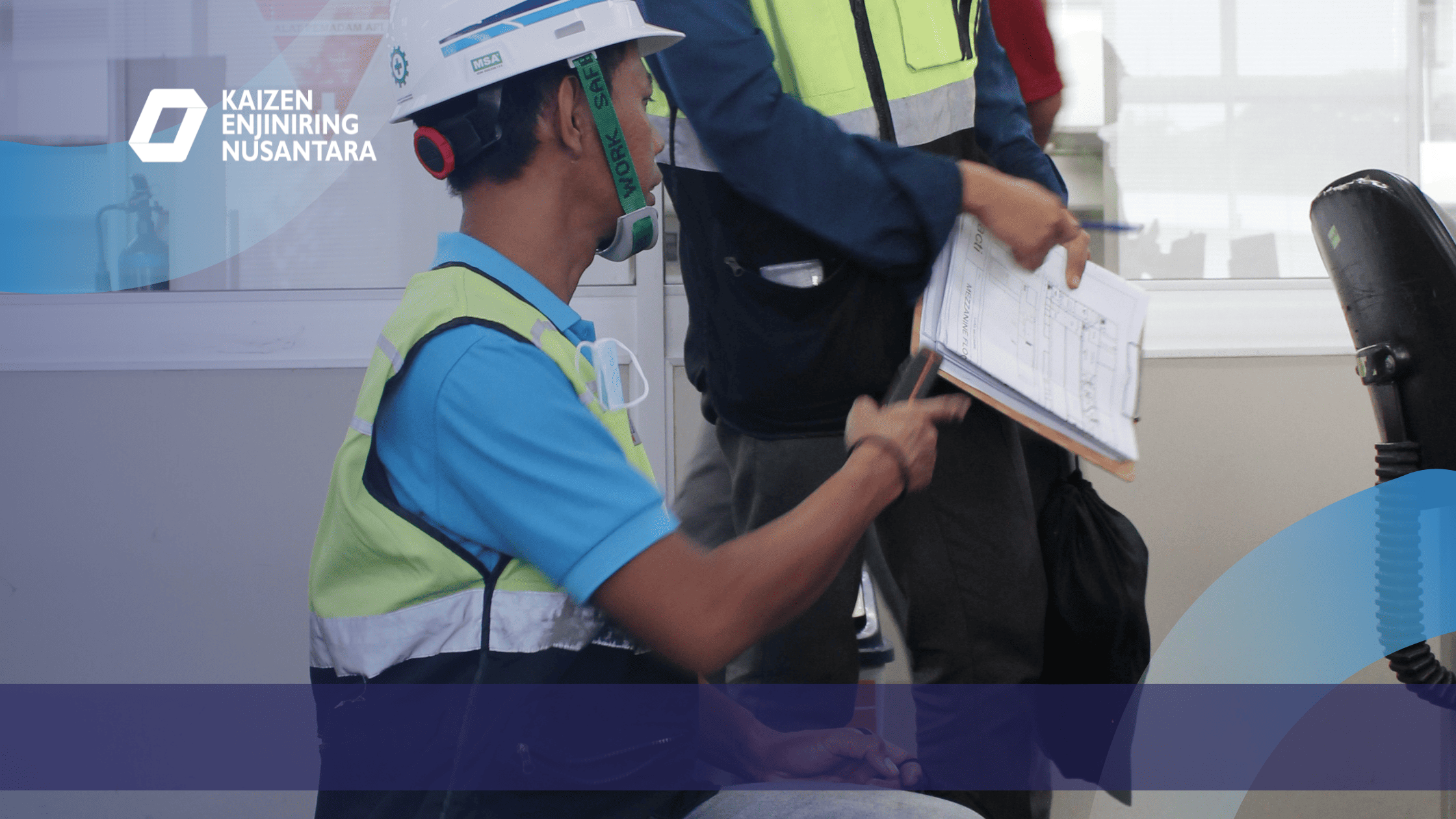 Tim Dari Kaizen yang sedang melakukan pengecekkan untuk membuat SLF pada sebuah kantor di tangerang. (12-11-2025)