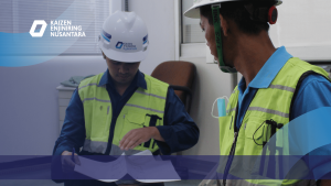 Tim Jasa SLF Profesional meninjau dan memverifikasi dokumen teknis bangunan saat proses inspeksi