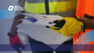 Petugas Jasa SLF Profesional memeriksa dokumen teknis bangunan saat proses inspeksi
